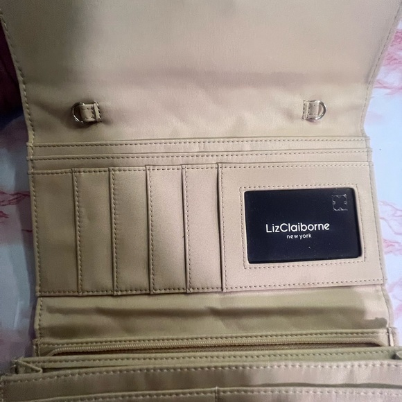 Liz Claiborne Wallet - Picture 1 of 3